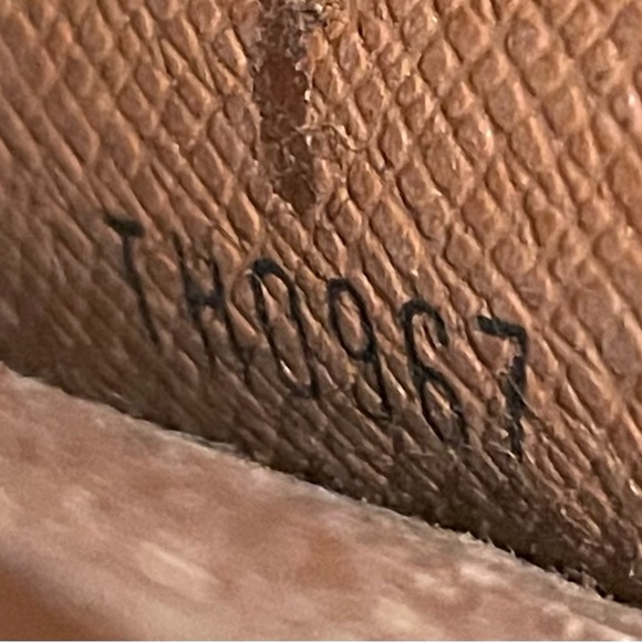 Louis Vuitton 6 key in monogram - Picture 10 of 10